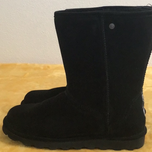 EUC. BEAR PAW “Elle” Short Microsuede Vegan Winter Boots in Black - Picture 5 of 16